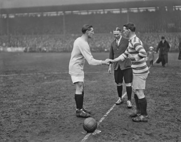 周末足球夜！热门比赛直播时间及频道推荐