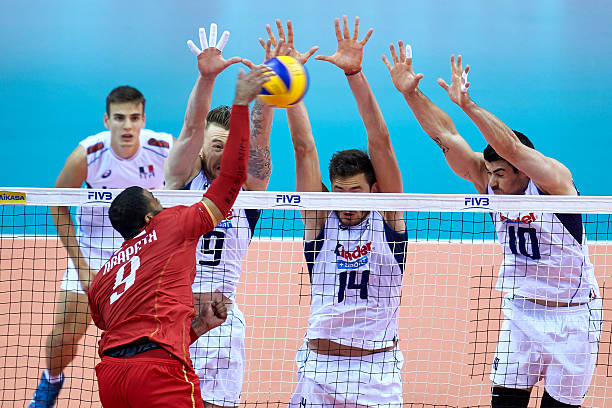 图解排球基本动作：如何提升发球和接球姿势