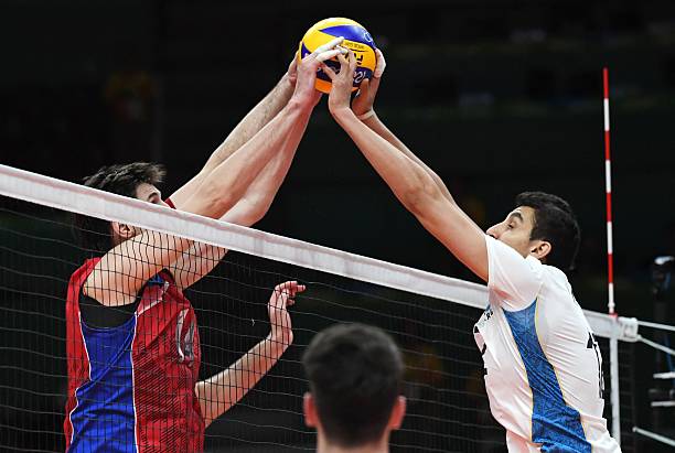 如何根据球员特点优化站位轮换策略